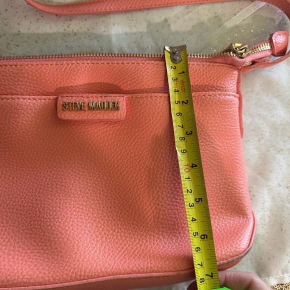 2/for $20 🪩 STEVE MADDEN Coral Peach Crossbody Bag with Adjustable Strap, Gold - Picture 14 of 16